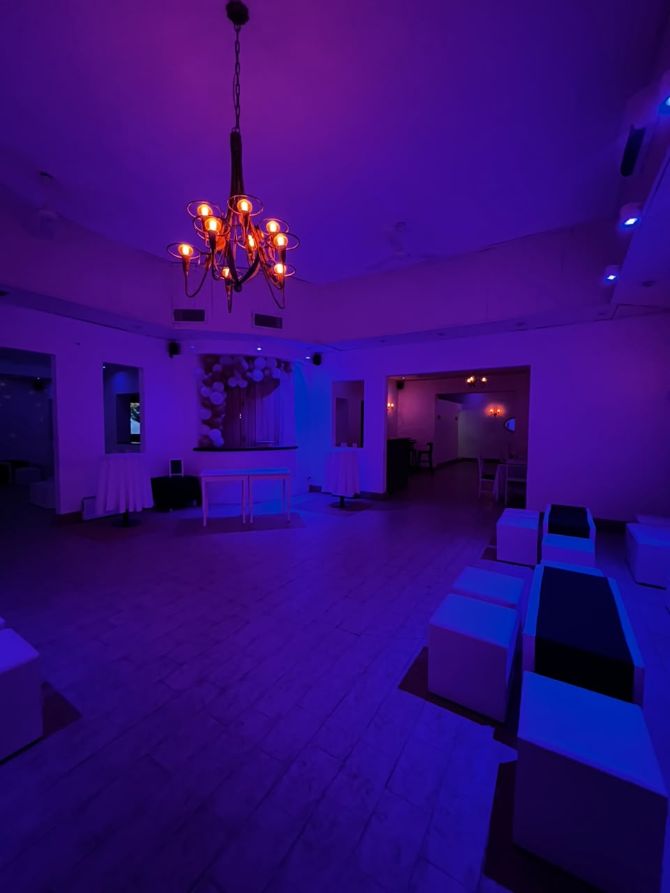 Interior iluminado de MOII Eventos